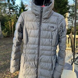 North Face “Metropolis” Down Puffer coat. Excellent condition
